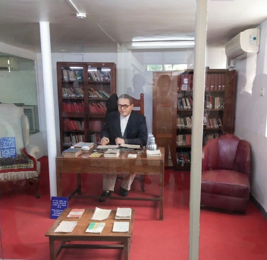 Tour-guiding-at-Dr.Babasaheb-Ambedkar-Museum-by-Naaz3